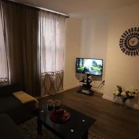 Luxury 1 Bedroom Flat In The Heart Of Wood Green Londra Oda fotoğraf