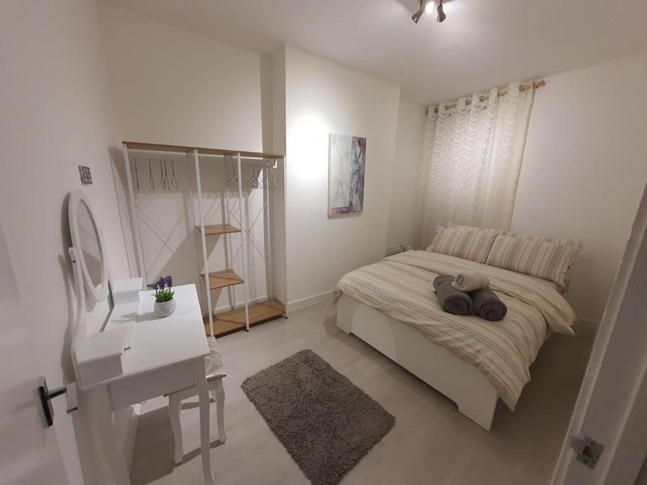 Luxury 1 Bedroom Flat In The Heart Of Wood Green Londra Dış mekan fotoğraf