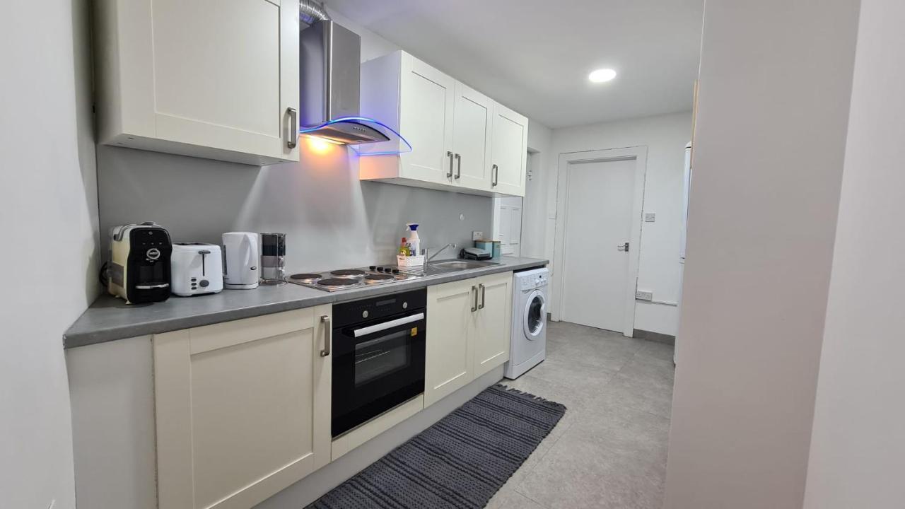 Luxury 1 Bedroom Flat In The Heart Of Wood Green Londra Dış mekan fotoğraf